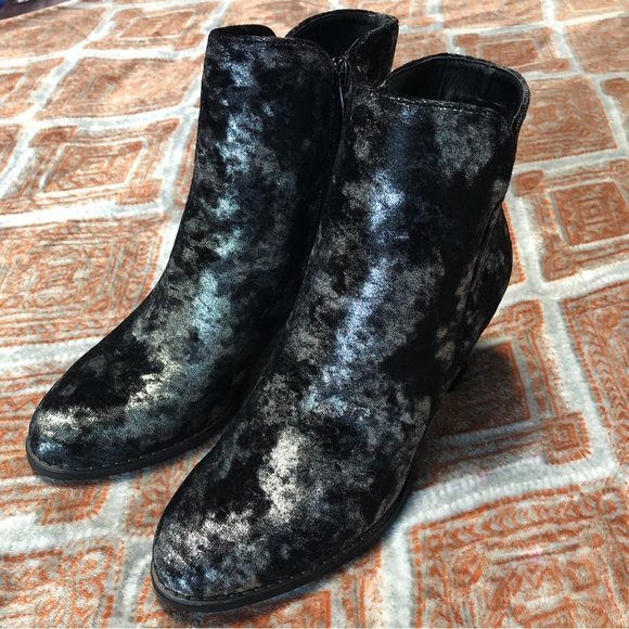Modcloth Velvet Ankle Booties - Picture 4 of 13